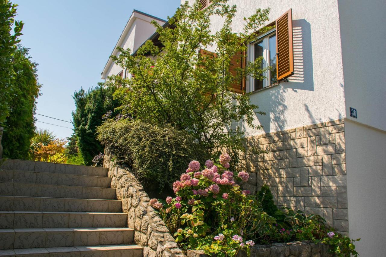 Apartments White & Green In Malinska Exterior foto