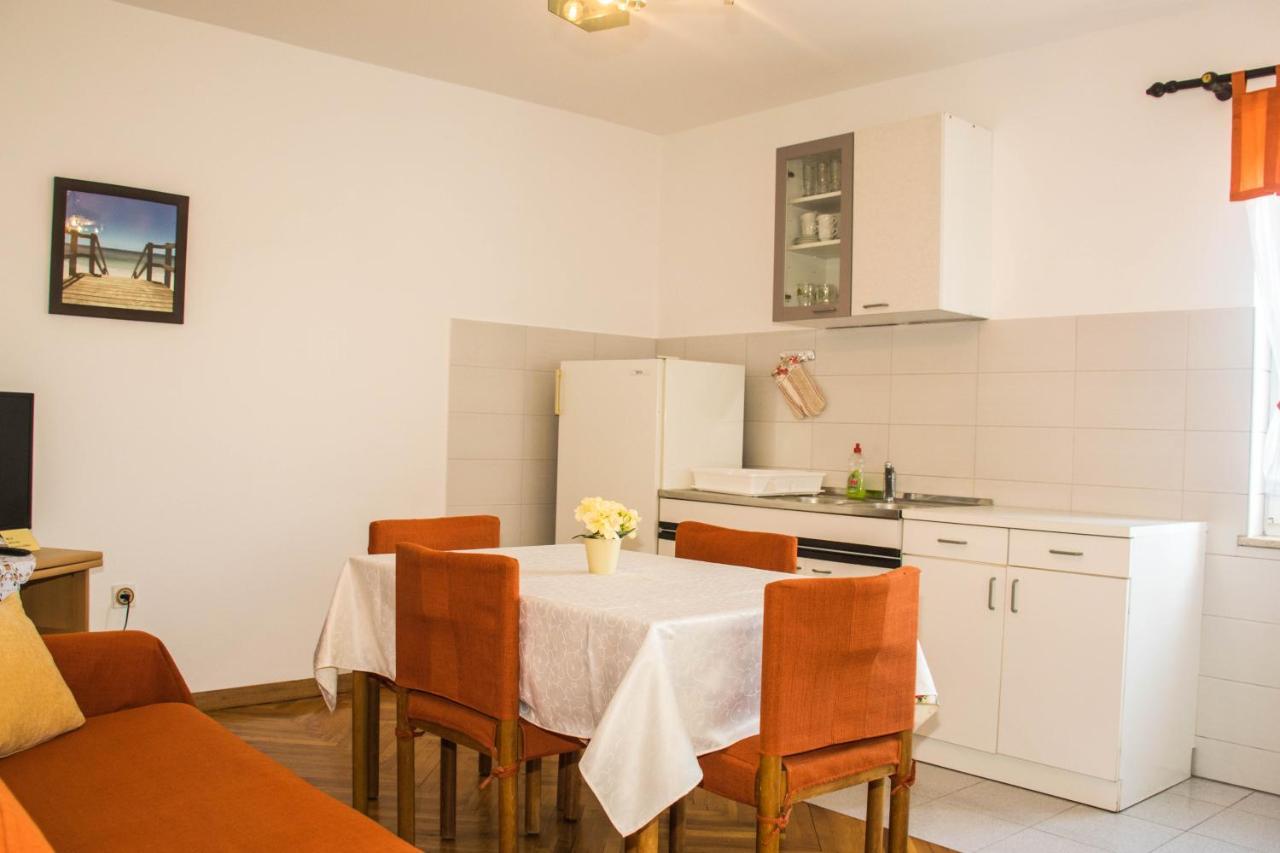 Apartments White & Green In Malinska Exterior foto