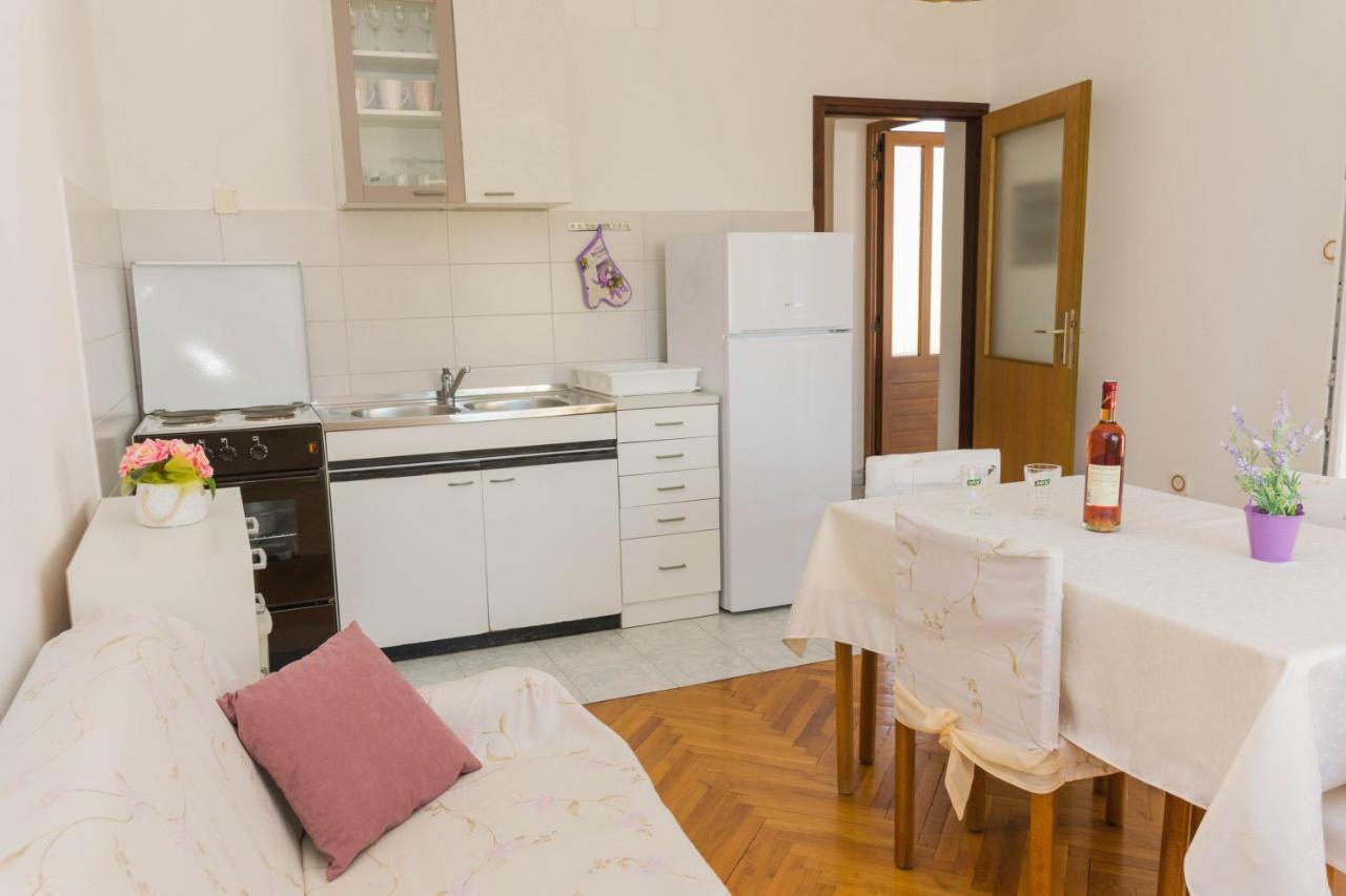 Apartments White & Green In Malinska Exterior foto