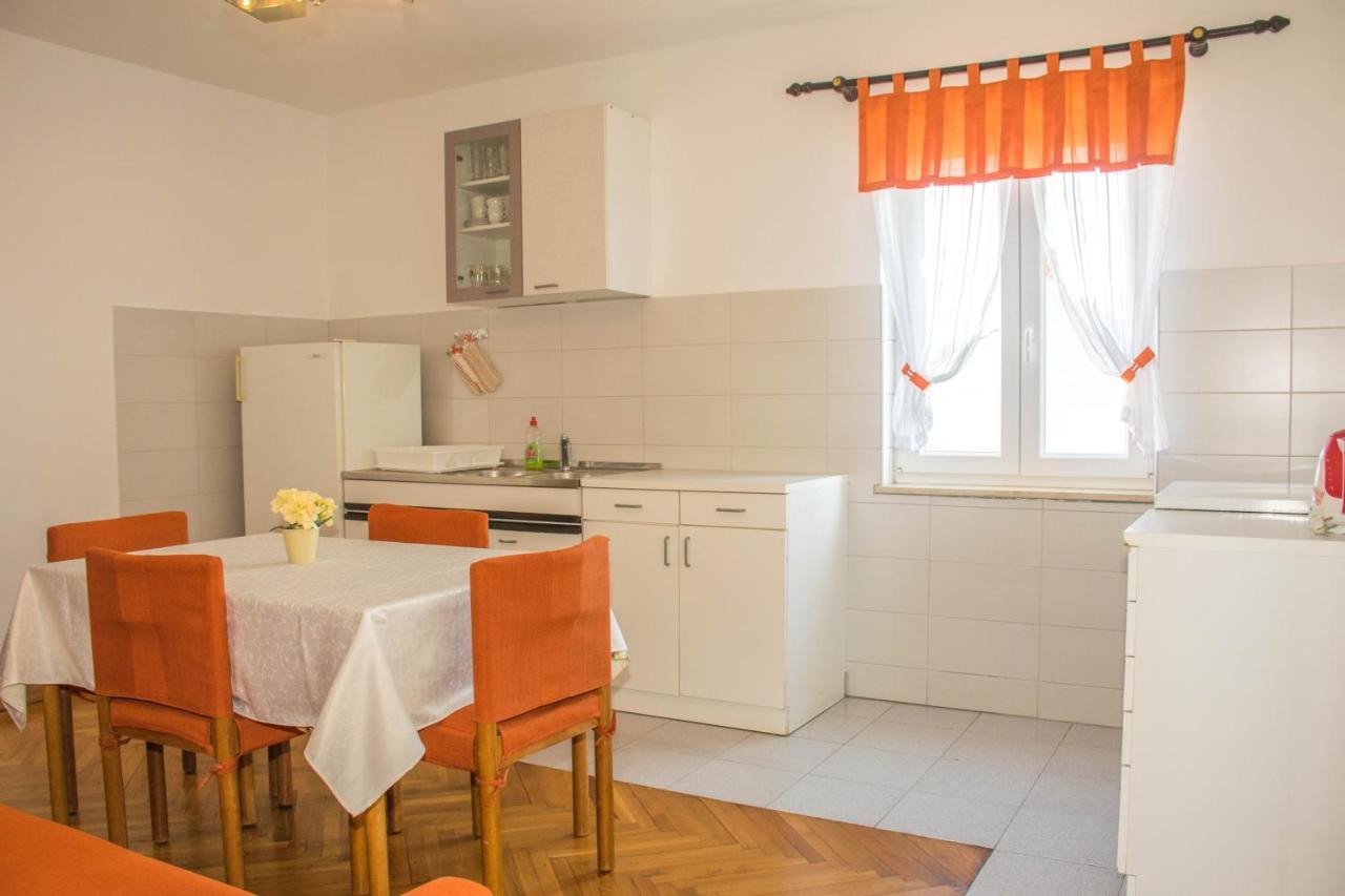 Apartments White & Green In Malinska Exterior foto
